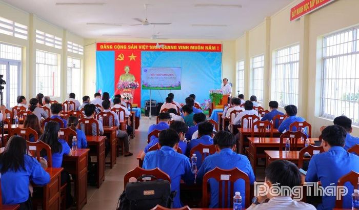Quang cảnh Hội thảo khoa học giới thiệu các kết quả nghiên cứu khoa học và ứng dụng tiến bộ khoa học và công nghệ năm 2026 tại xã Long Phú Thuận.