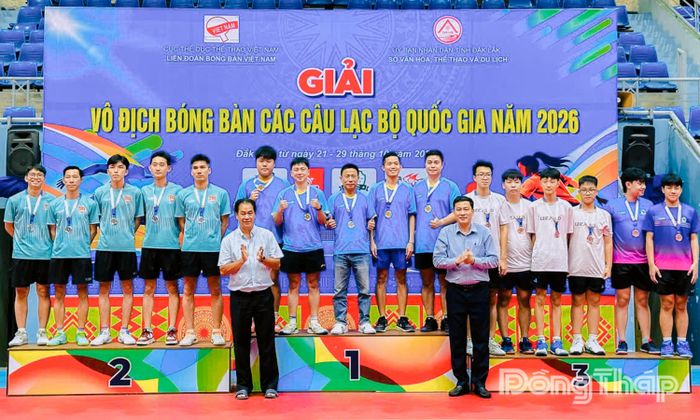 Các VĐV Nguyễn Phi Vũ, Trần Anh Tuấn, Phạm Thanh Sơn và Hồ Trần Đức Hiếu đoạt HCV đồng đội.