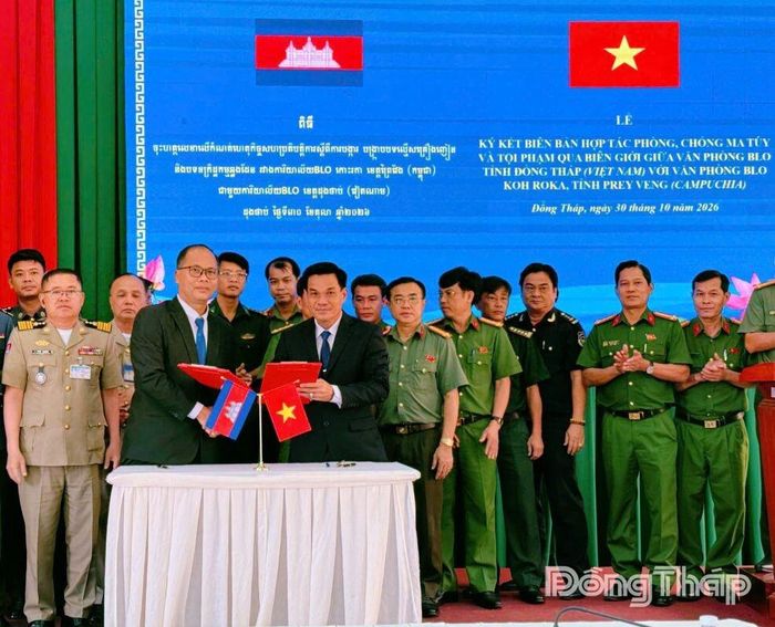 Lễ ký kết biên bản hợp tác phòng chống ma túy và tội phạm qua biên giới.
