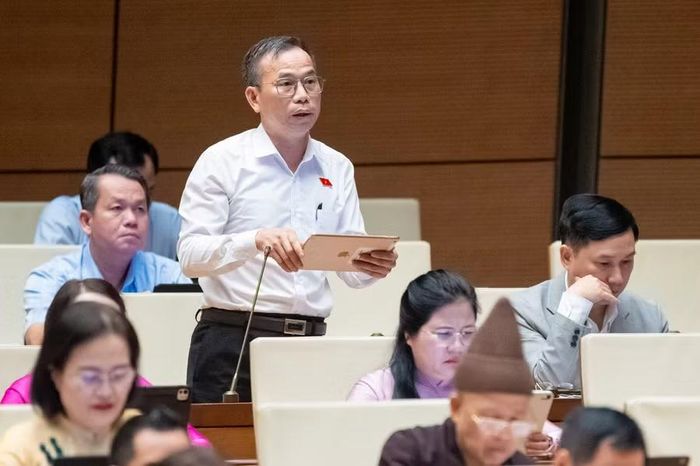 ĐB Đồng Ngọc Ba đề nghị làm rõ mô hình pháp lý, tiêu chí hoạt động và cơ chế giám sát đối với các cơ sở ươm tạo doanh nghiệp. Ảnh: Đoàn ĐBQH tỉnh Gia Lai