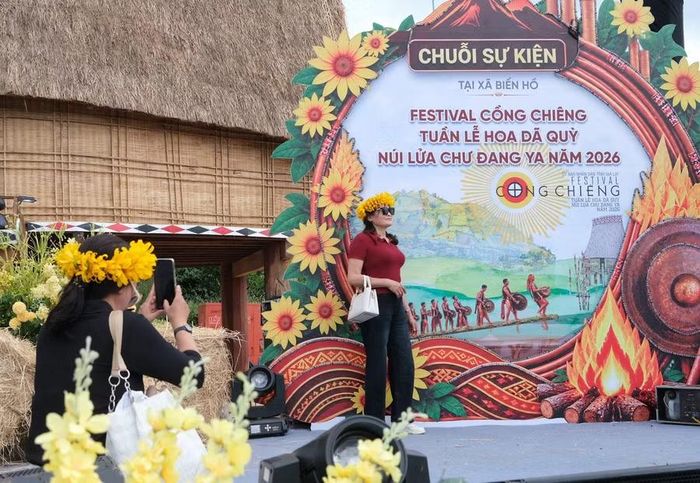  Đông đảo du khách check-in tại ngày hội. Ảnh: Hoàng Ngọc 