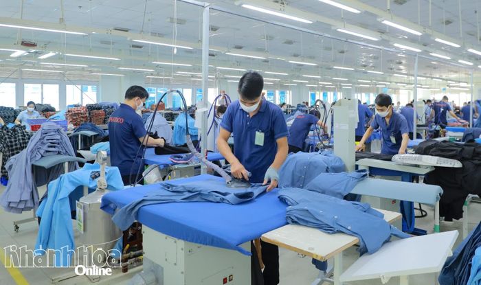 Hoạt động sản xuất tại Xí nghiệp May Khatoco.