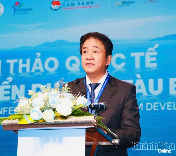 Phó Chủ tịch Thường trực UBND tỉnh Nguyễn Long Biên phát biểu khai mạc hội thảo.