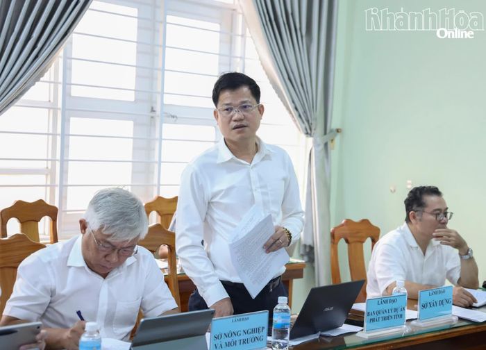 Lãnh đạo Ban Quản lý Dự án Phát triển tỉnh báo cáo tại buổi giám sát.