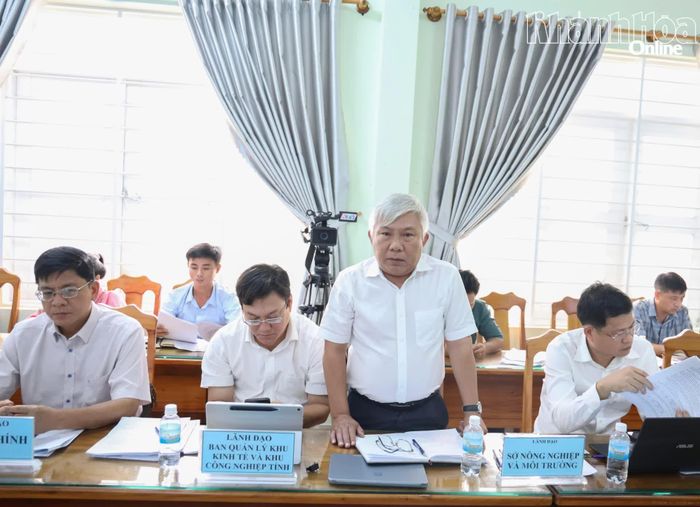 Lãnh đạo Sở Nông nghiệp và Môi trường phát biểu tại buổi giám sát.