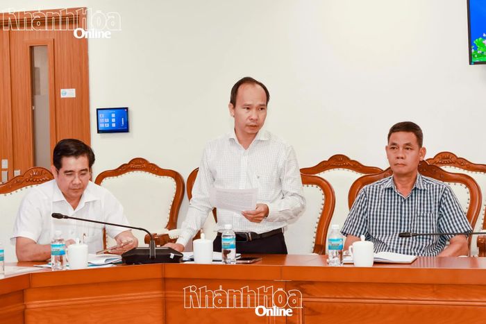 Đại diện phường Ninh Hòa phát biểu tại cuộc họp.