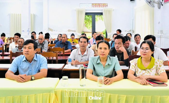 Các đại biểu và học viên tham gia lớp tập huấn.