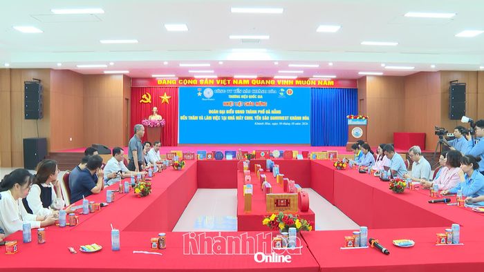 Đại diện đoàn công tác UBND TP. Đà Nẵng phát biểu tại buổi làm việc.