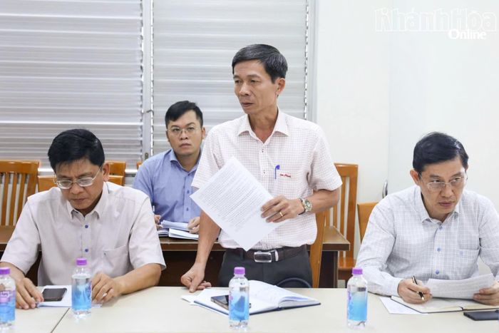 Lãnh đạo UBND phường Nam Nha Trang phát biểu tại buổi giám sát.