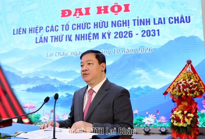 Đồng chí Nguyễn Ngọc Hùng - Phó Bí thư Đảng uỷ, Phó Chủ tịch Liên hiệp các tổ chức Hữu nghị Việt Nam phát biểu chỉ đạo đại hội.