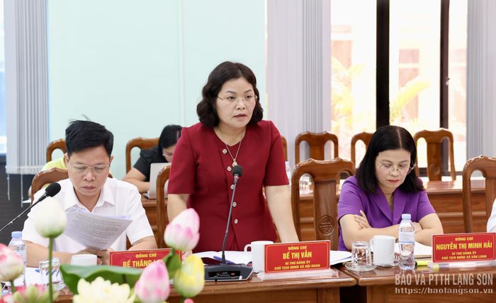 Lãnh đạo xã Hội Hoan phát biểu tại buổi làm việc