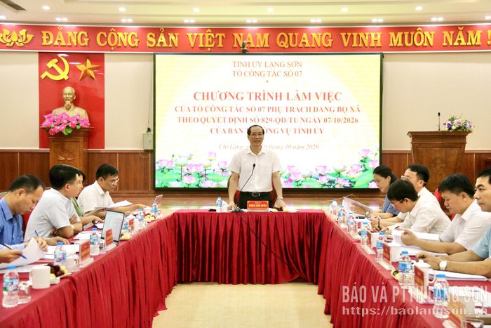 Đồng chí Dương Xuân Huyên, Ủy viên Ban Thường vụ Tỉnh ủy, Phó Chủ tịch HĐND tỉnh phát biểu nêu mục đích, ý nghĩa buổi làm việc