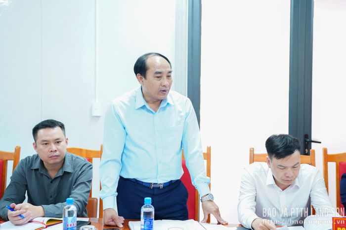 Thành viên đoàn giám sát phát biểu trao đổi các nội dung trong chương trình
