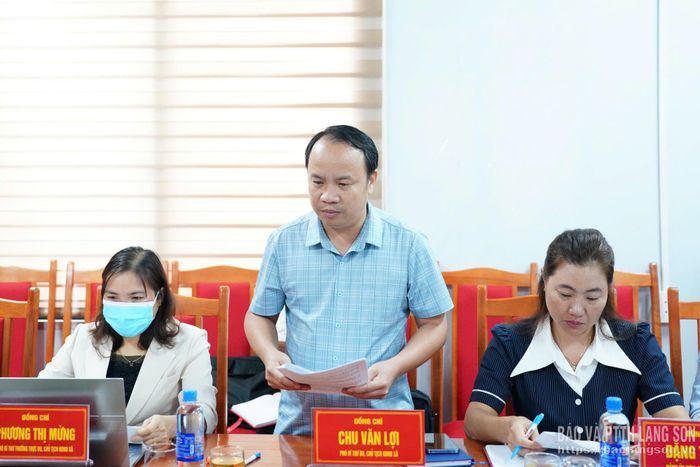Chủ tịch UBND xã Khuất Xá báo cáo kết quả thực hiện các nghị quyết của HĐND tỉnh trên địa bàn
