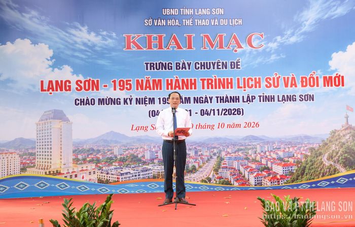 Lãnh đạo Sở Văn hoá, Thể thao và Du lịch phát biểu khai mạc trưng bày chuyên đề