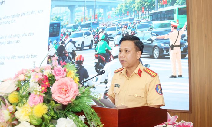 Đại diện Phòng Cảnh sát giao thông, Công an thành phố Bắc Ninh tham luận tại hội thảo