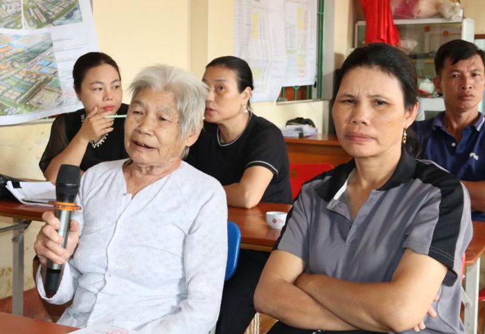 Đại diện người dân nêu ý kiến tại buổi đối thoại.