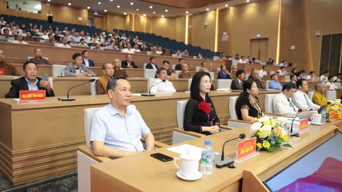 Lãnh đạo Uỷ ban MTTQ Việt Nam tỉnh, các sở, ban, ngành tham dự hội nghị.