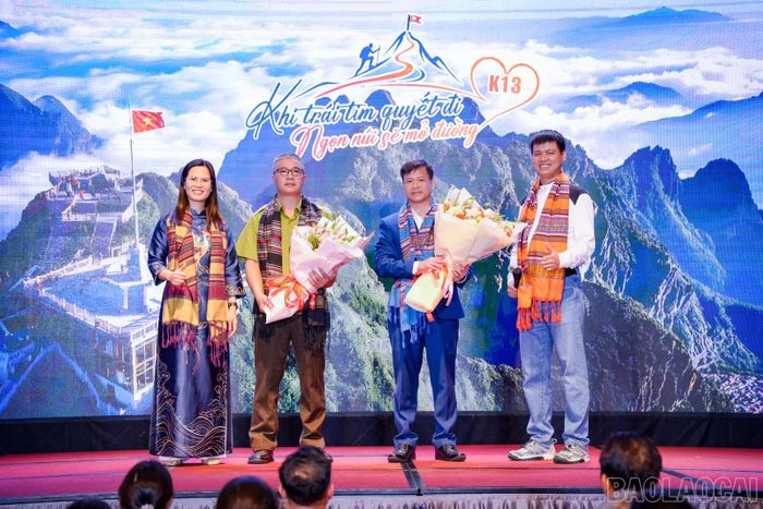 Các đoàn khách du lịch chinh phục đỉnh Fansipan nhận được sự quan tâm của lãnh đạo Vườn Quốc gia Hoàng Liên.