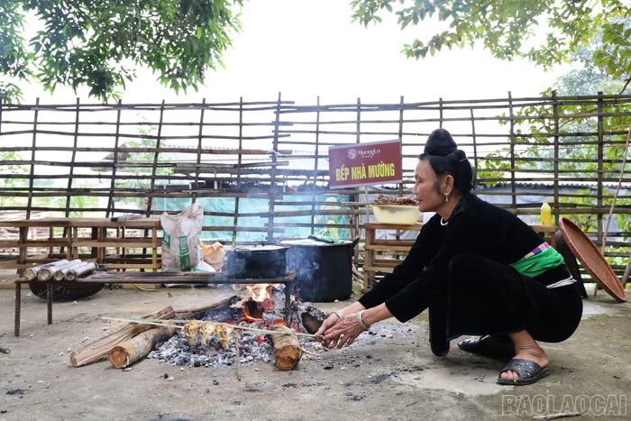 Không gian ẩm thực bếp Mường tại homestay ở phường Cầu Thia.