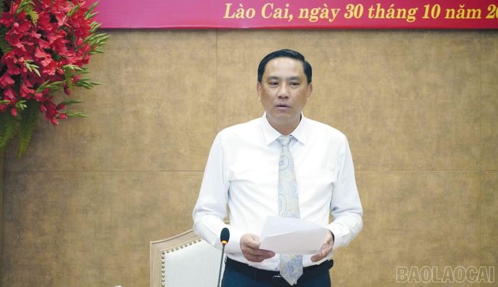 Đồng chí Phó Bí thư Thường trực Tỉnh uỷ, Chủ tịch HĐND tỉnh Hoàng Giang phát biểu chỉ đạo, giao nhiệm vụ cho cán bộ được điều động, phân công công tác mới