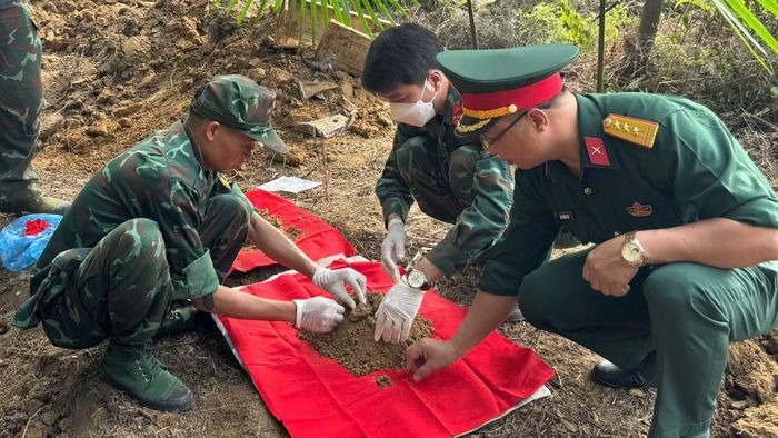 Mộ liệt sĩ chưa xác định được danh tính được tìm thấy theo thông tin do người dân cung cấp.