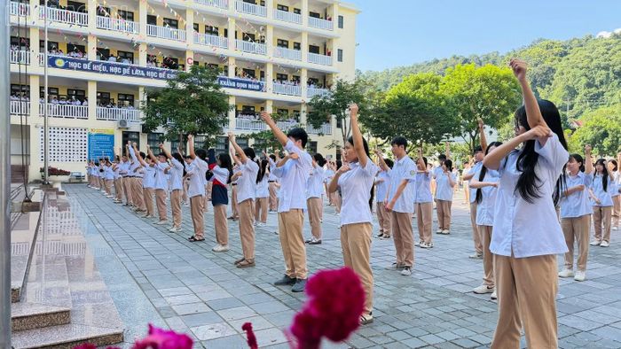 Giờ ra chơi với nhiều hoạt động sôi động của Trường THPT Lào Cai.