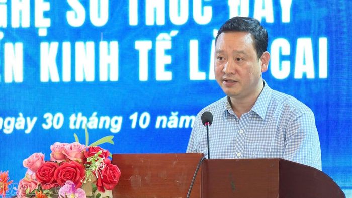 Lãnh đạo Sở Khoa học và Công nghệ chia sẻ các thông tin về nhu cầu ứng dụng công nghệ số và định hướng phát triển doanh nghiệp công nghệ số tại Lào Cai.