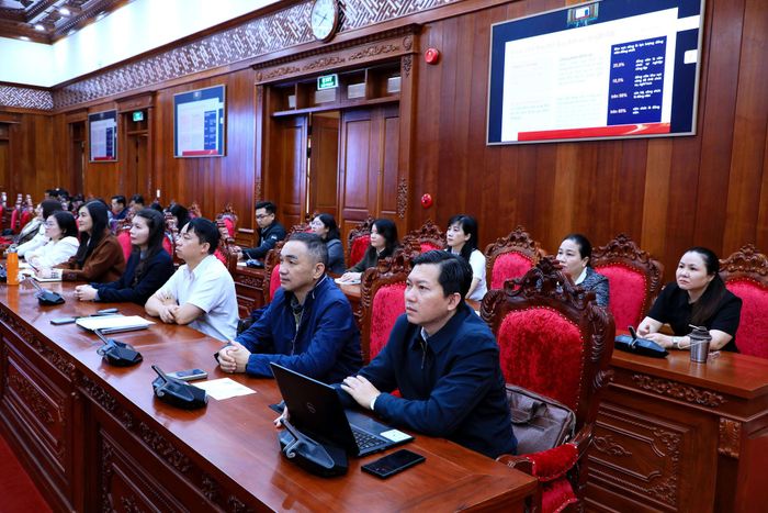 Các đại biểu tham dự hội nghị tại phòng họp số 1, Tỉnh ủy Lâm Đồng