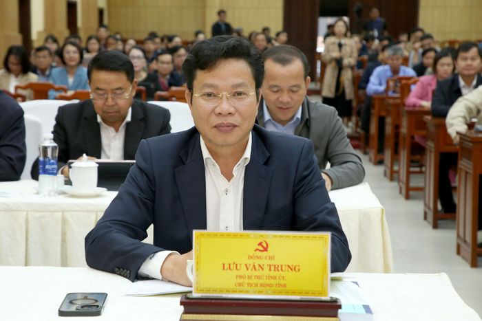 Đồng chí Lưu Văn Trung, Phó Bí thư Tỉnh ủy, Chủ tịch HĐND tỉnh dự hội nghị