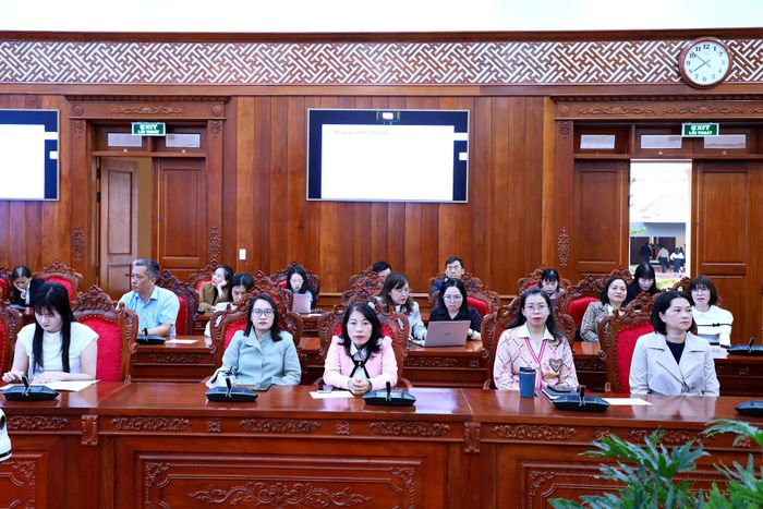 Các đại biểu tham dự hội nghị tại Phòng họp số 1, Tỉnh ủy Lâm Đồng