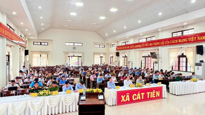 Cán bộ, đảng viên xã Cát Tiên tham dự hội nghị