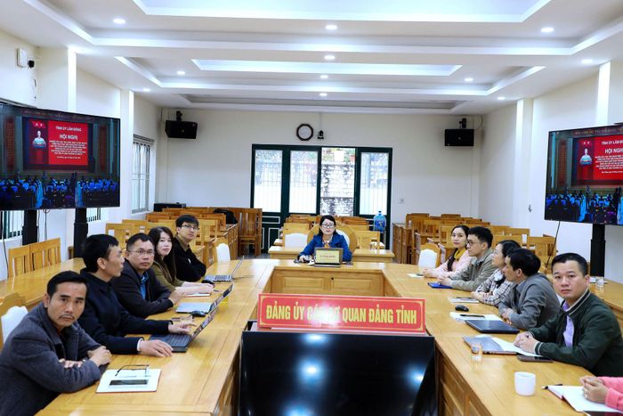 Các đại biểu tham dự hội nghị tại điểm cầu Đảng ủy Các cơ quan Đảng tỉnh Lâm Đồng