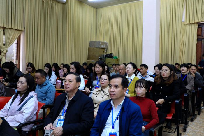 Cán bộ, người lao động Báo và PTTH Lâm Đồng dự và theo dõi hội nghị tại điểm cầu phường Xuân Hương - Đà Lạt
