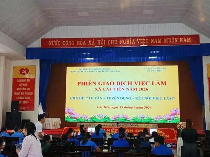 Trung tâm Lưu trữ và Dịch vụ việc làm tổ chức phiên giao dịch việc làm tại xã Cát Tiên