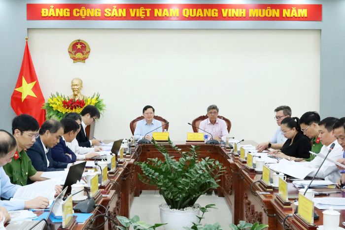 Quang cảnh buổi làm việc