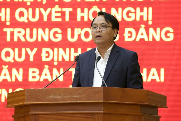 Đồng chí Đặng Hồng Sỹ, Phó Bí thư Thường trực Tỉnh ủy phát biểu kết luận hội nghị
