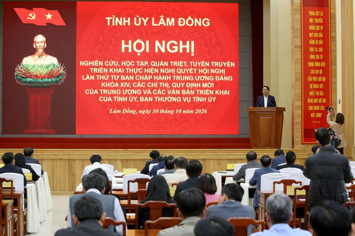 Phó Bí thư Thường trực Tỉnh ủy Đặng Hồng Sỹ quán triệt các nghị quyết liên quan đến công tác xây dựng đội ngũ cán bộ tại hội nghị