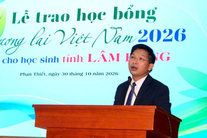 Ông Lương Văn Hà, Phó Giám đốc Sở Giáo dục và Đào tạo Lâm Đồng phát biểu tại chương trình