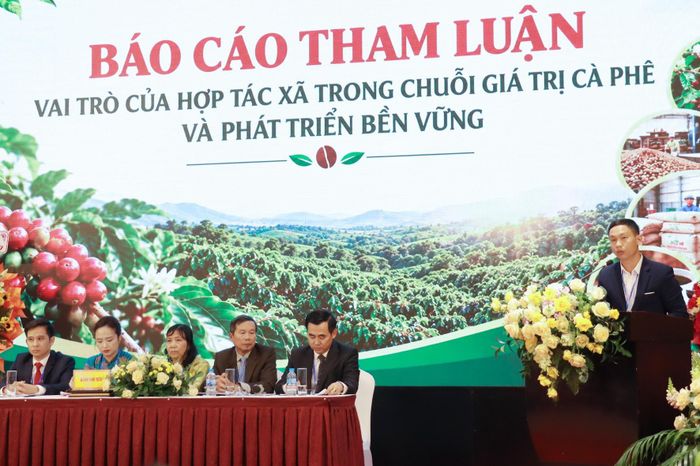 Các đại biểu đã tập trung thảo luận, chia sẻ kinh nghiệm về phát triển vùng nguyên liệu cà phê trong giai đoạn mới