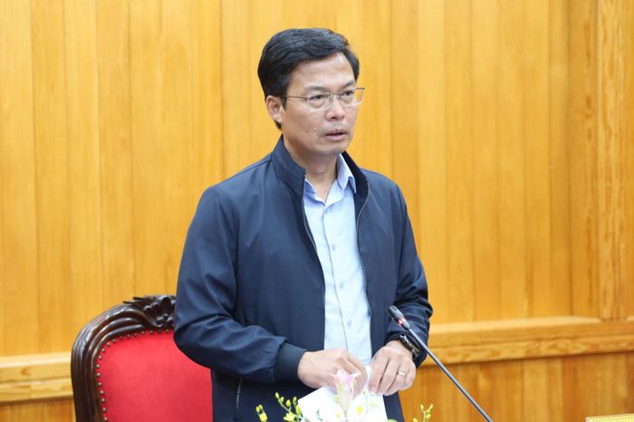 Đồng chí Đinh Văn Tuấn, Tỉnh ủy viên, Phó Chủ tịch UBND tỉnh phát biểu tại cuộc họp