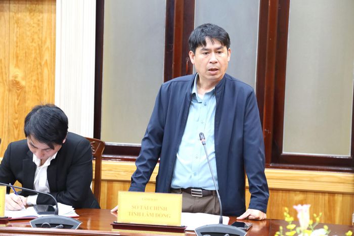 Phó Giám đốc Sở Tài chính Lâm Đồng Lê Bình Minh phát biểu tại cuộc họp