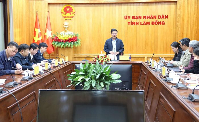 Quang cảnh cuộc họp