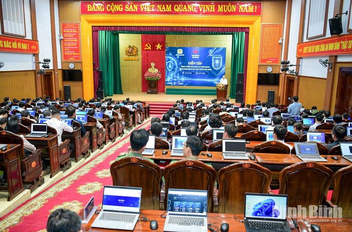 Quang cảnh chương trình khai mạc Diễn tập.