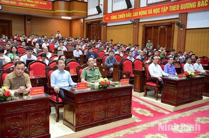 Các đại biểu dự khai mạc Diễn tập.