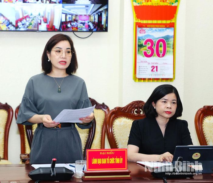 Đồng chí Đinh Thị Phượng, Tỉnh ủy viên, Phó Trưởng Ban Tổ chức Tỉnh ủy phát biểu tại hội nghị.