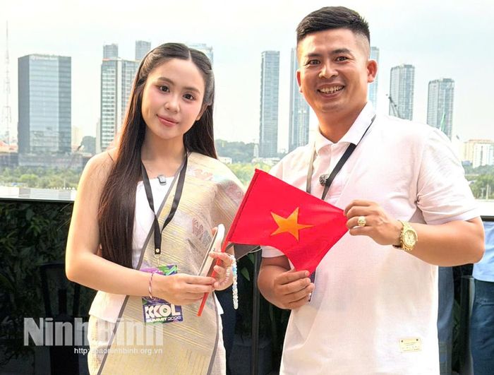 Anh Trần Văn Quân giao lưu, giới thiệu về quê hương Ninh Bình với KOL “Maysaa cô gái Lào” bên lề Hội nghị KOL toàn quốc năm 2026.