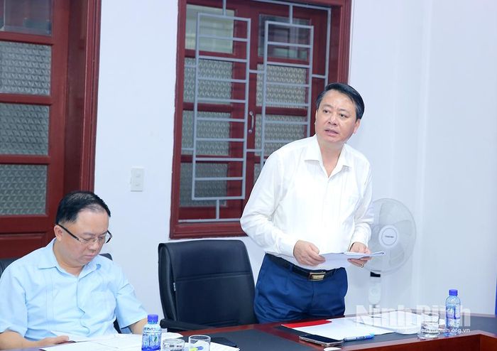 Đồng chí Phạm Hồng Sơn, Tỉnh ủy viên, Giám đốc Sở Công Thương phát biểu tại hội nghị.