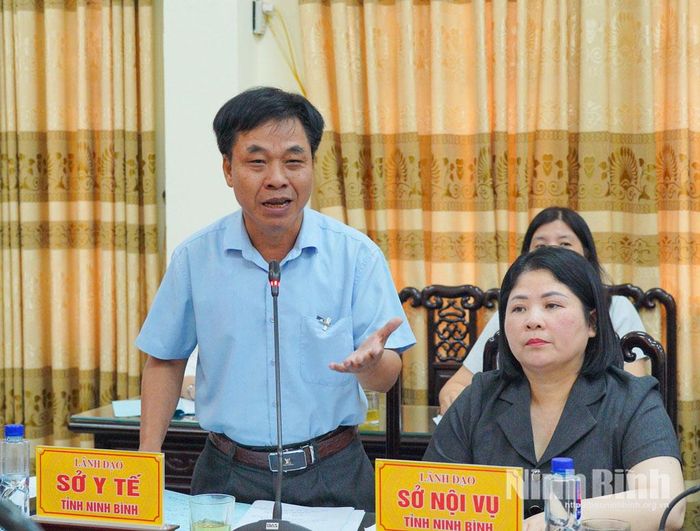 Lãnh đạo Sở Y tế phát biểu tại hội nghị.