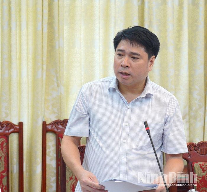 Lãnh đạo phường Hồng Quang báo cáo tiến độ tại hội nghị.